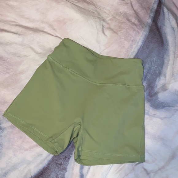 Alphalete pulse kinetic matcha shorts - Picture 3 of 4